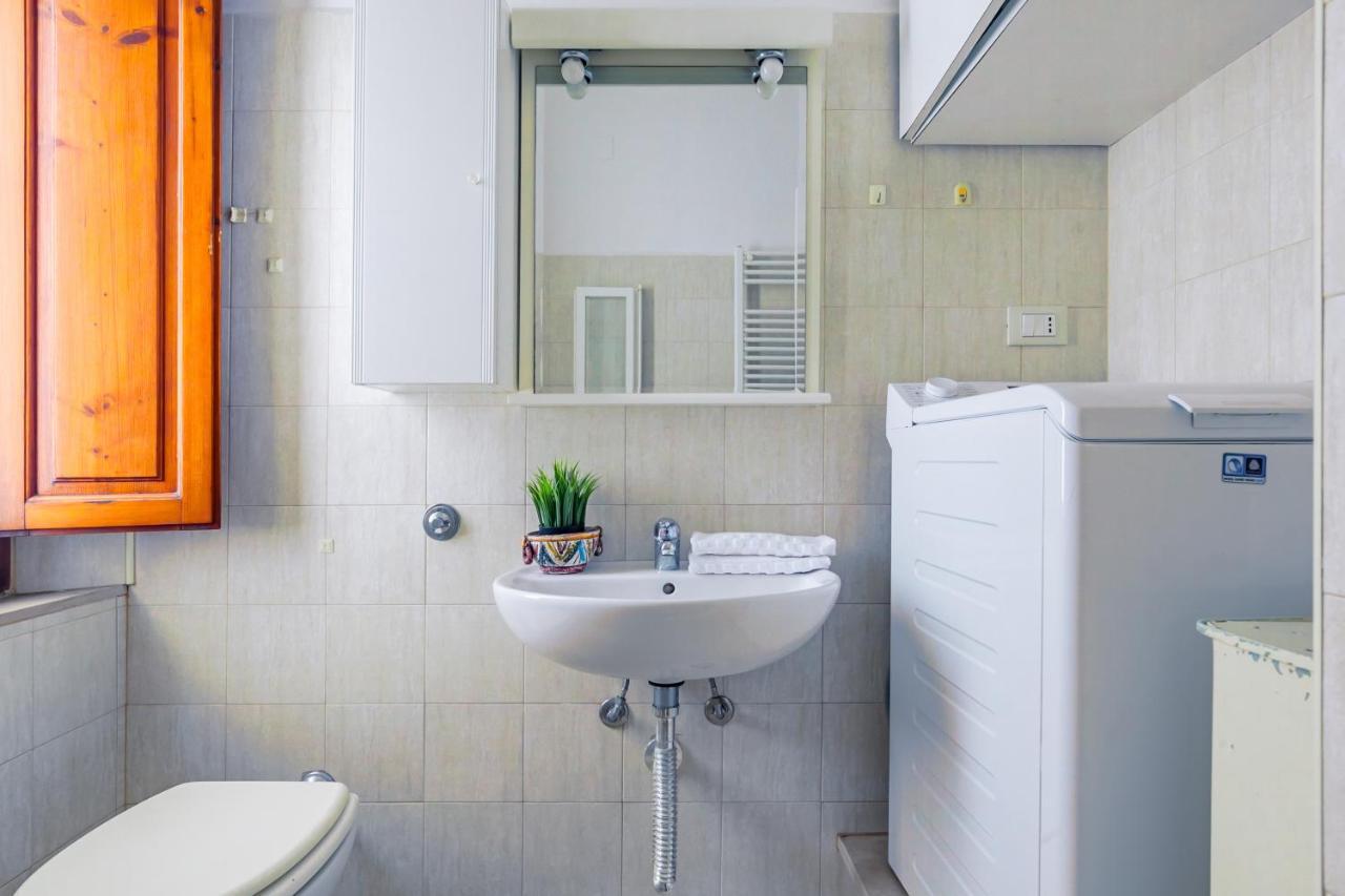 Pisa Airport Comfy Apartment - Private Parking エクステリア 写真